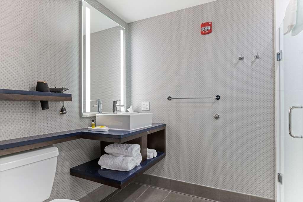 Hotel Glo Western Savannah-gateway I-95