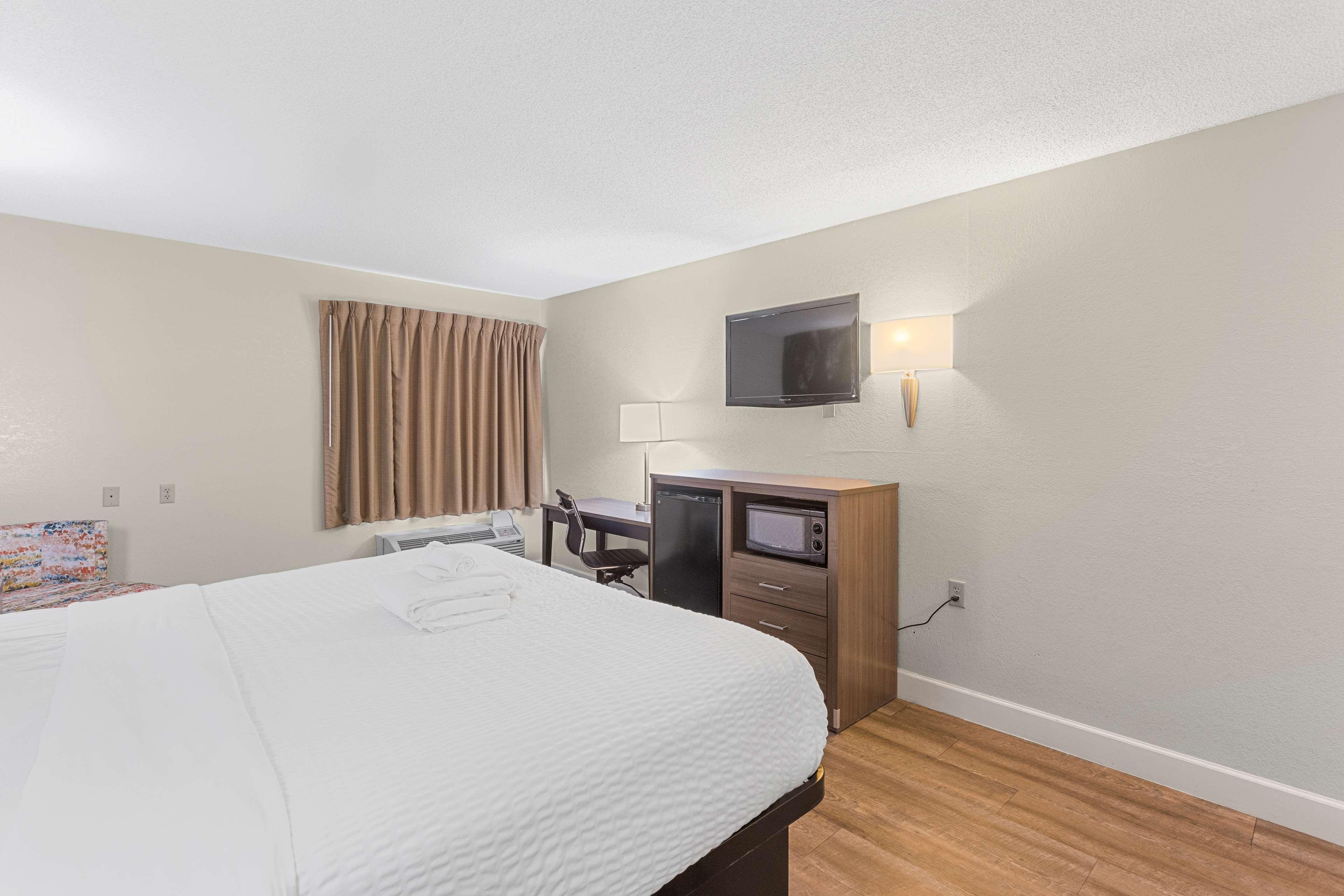 Glō Western Savannah-gateway I-95 Hotel 3*